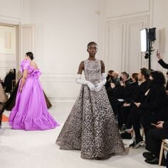 Tina Kunakey a assisté au défilé Valentino, collection Haute Couture printemps-été 2022 à Paris. Le 26 janvier 2022.
