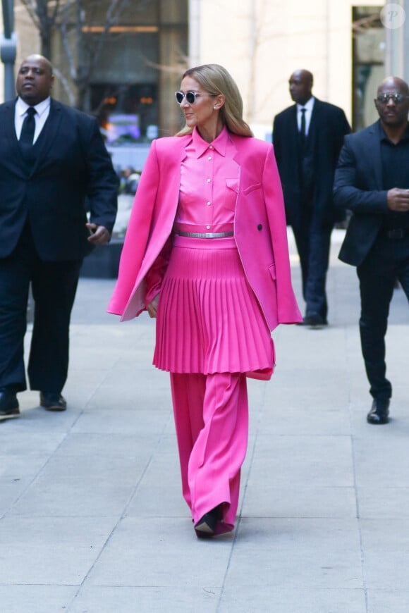 Celine Dion a choisi de s'habiller en rose pour la Journée Internationale pour les Droits des Femmes à New York le 7 mars 2020. 
