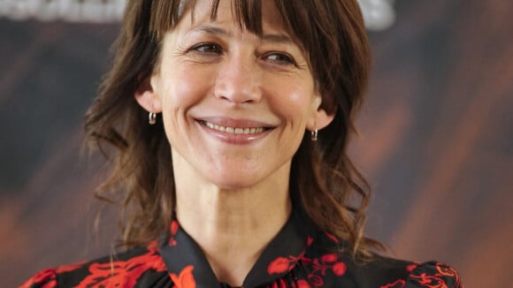 Sophie Marceau rayonnante devant les photographes en Espagne !