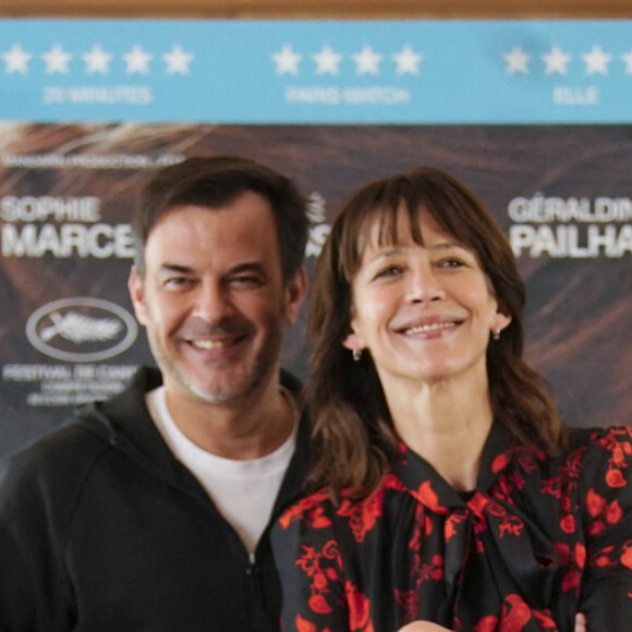 François Ozon et Sophie Marceau au photocall du film "Tout s'est bien passé" à l'hôtel "Barcelo Torre" à Madrid, le 27 janvier 2022.