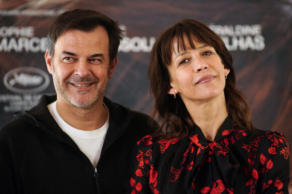 François Ozon et Sophie Marceau au photocall du film "Tout s'est bien passé" à l'hôtel "Barcelo Torre" à Madrid, le 27 janvier 2022.