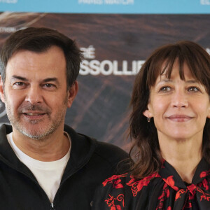 François Ozon et Sophie Marceau au photocall du film "Tout s'est bien passé" à l'hôtel "Barcelo Torre" à Madrid, le 27 janvier 2022.