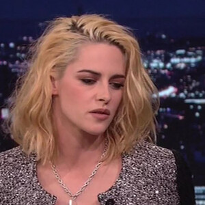 Kristen Stewart sur le plateau de l'émission "The Tonight Show Starring Jimmy Fallon" à New York, le 2 novembre 2021.