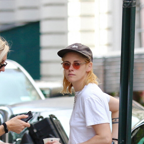 Exclusif - Kristen Stewart et sa compagne Dylan Meyer  à New York le 11 septembre 2021. 