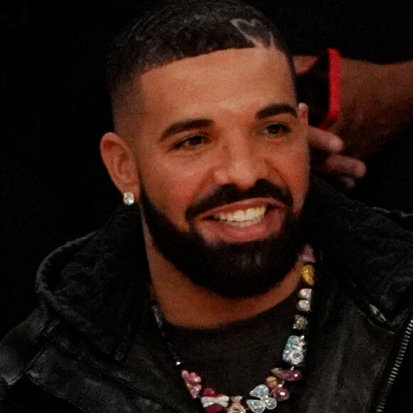 Le rappeur Drake assiste au match entre les Houston Rockets et les Los Angeles Lakers au Staples Center de Los Angeles, en Californie, USA le 31 Octobre 2021. © London Entertainment/Splash News/ABACAPRESS.COM