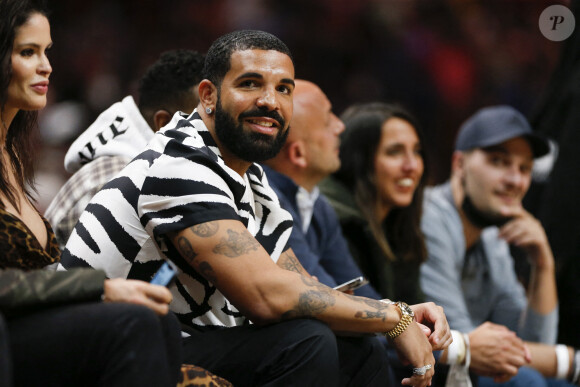 Le rappeur canadien Drake attend le match entre les Miami Heat and les Atlanta Hawks à Miami, en Floride, USA. © Sam Navarro/USA TODAY Sports/SPUS/ABACAPRESS.COM