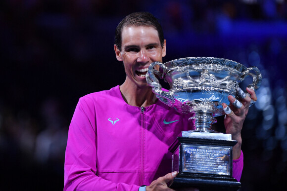 Rafael Nadal (Esp) - Rafael Nadal remporte l'Open d'Australie à Melbourne et décroche également son 21 ème titre en Grand Chelem. Melbourne le 30 janvier 2022 © Antojne Couvercelle / Panoramic / Bestimage 