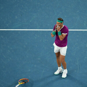 Rafael Nadal (Esp) - Rafael Nadal remporte l'Open d'Australie à Melbourne et décroche également son 21 ème titre en Grand Chelem. Melbourne le 30 janvier 2022 © Antojne Couvercelle / Panoramic / Bestimage 
