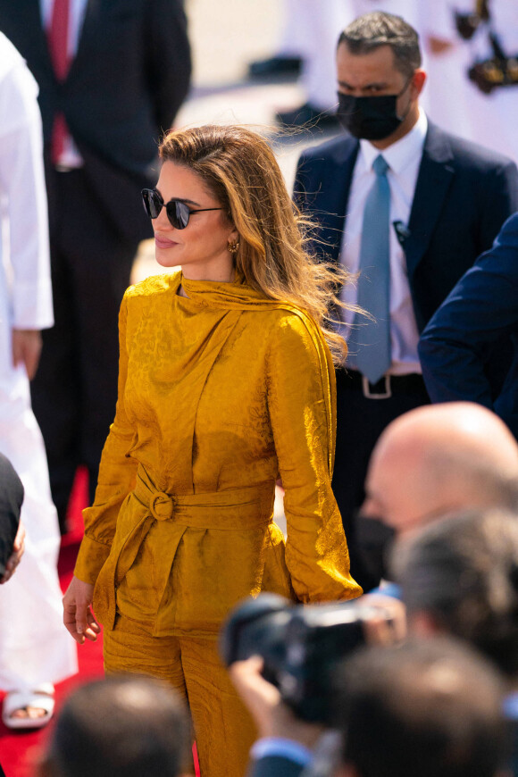 La reine Rania de Jordanie est en voyage officiel à Doha au Qatar le 13 octobre 2021.