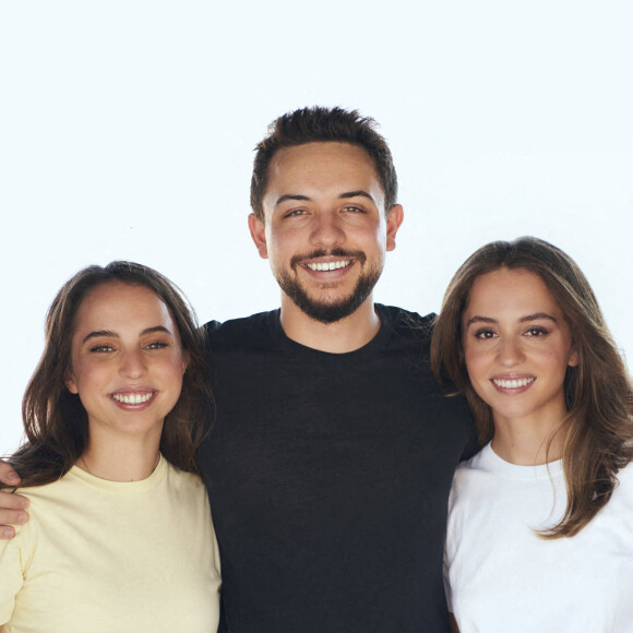 Photos de famille officielles des enfants de la reine Rania de Jordanie à l'occasion des 20 ans de la princesse Salma (à gauche) et des 23 ans de la princesse Iman.