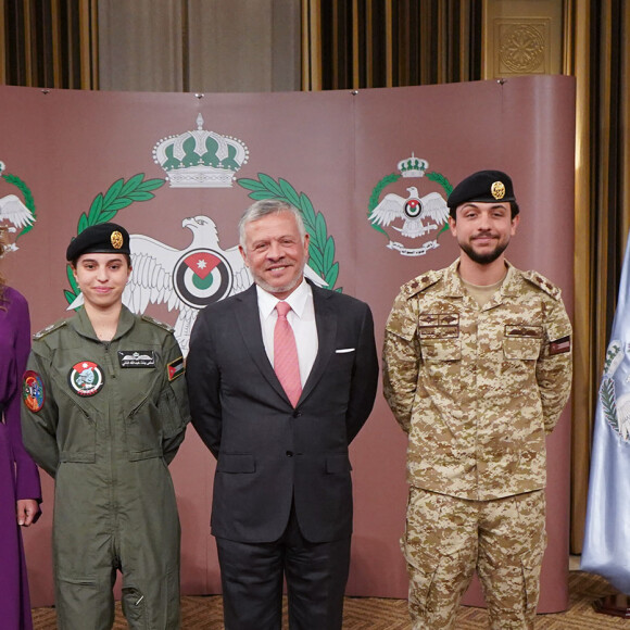 La Princesse Salma de Jordanie, le roi Abdallah II de Jordanie, la reine Rania de Jordanie et le prince Al Hussein bin Abdullah II - La Princesse Salma de Jordanie décroche son diplôme de pilote d'avion. Janvier 2020