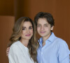 La reine Rania de Jordanie pose avec son fils Haschem qui fête son 17ème anniversaire le 31 janvier 2022. Photo prise le 10 août 2021