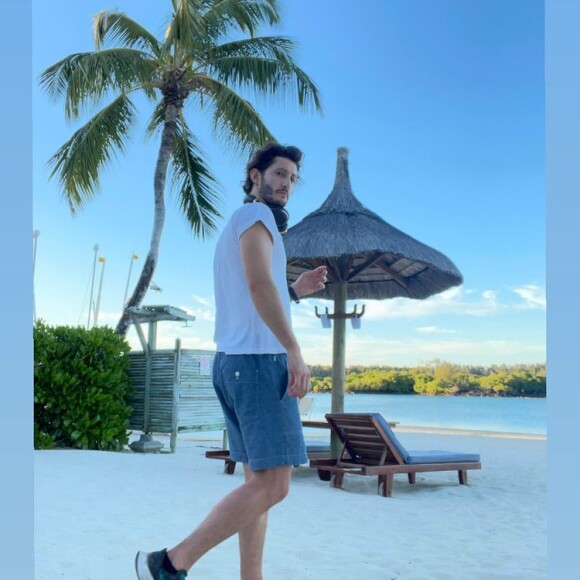 Pierre Niney et sa compagne Natasha Andrews en vacances sur l'île Maurice. Le 30 janvier 2022.