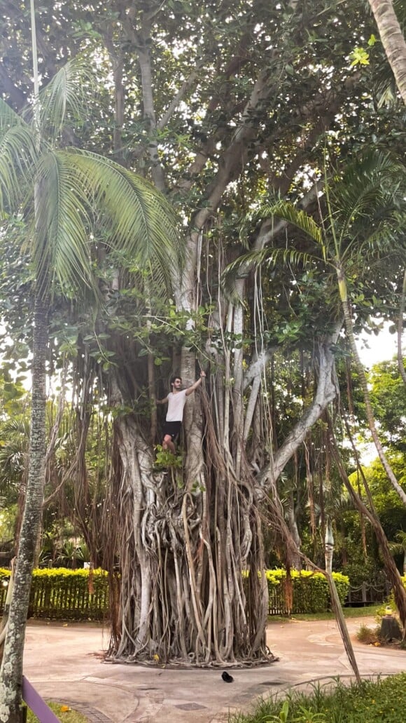 Pierre Niney et sa compagne Natasha Andrews en vacances sur l'île Maurice. Le 30 janvier 2022.