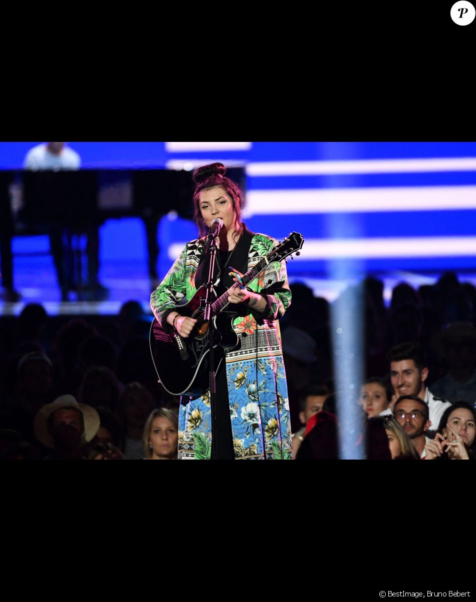 Info - Diffusion de l'émission "Le grand concert de l'été" sur TF1 le 15 août - Exclusif - Hoshi - Enregistrement de l'émission "La chanson de l'année" dans les arènes de Nîmes, diffusée en direct sur TF1 le 8 juin © Bruno Bebert / Bestimage