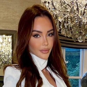 Nabilla, épouse de Thomas Vergara et maman de Milann, s'affiche divine sur Instagram.