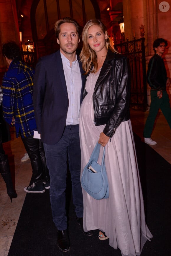 Exclusif - Mathieu Vergne et sa femme Ophélie Meunier - People au défilé Etam Live Show 2021 à l'Opéra Garnier à Paris le 4 octobre 2021. © Cyril Moreau / Rachid Bellak / Bestimage 