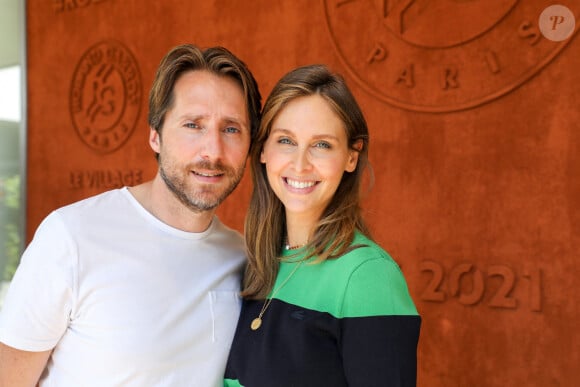 Ophélie Meunier (enceinte) et son mari Mathieu Vergne au village des Internationaux de France de tennis de Roland Garros à Paris, France, le 11 juin 2021. © Dominique Jacovides/Bestimage 