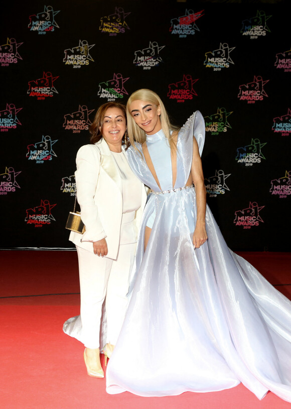 Bilal Hassani et sa mère Amina - 21ème édition des NRJ Music Awards au Palais des festivals à Cannes le 9 novembre 2019. © Dominique Jacovides/Bestimage 