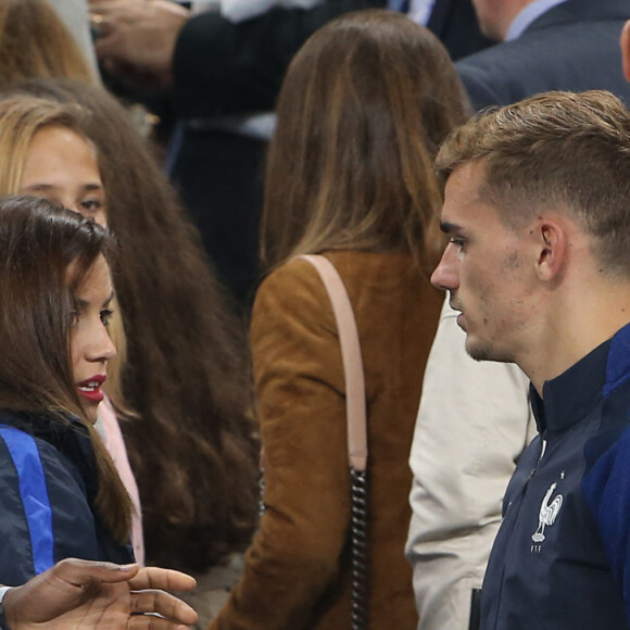 Antoine Griezmann et sa compagne Erika Choperena - Les joueurs retrouvent leur famille dans les tribunes à la fin du match de quart de finale de l'UEFA Euro 2016 France-Islande au Stade de France à Saint-Denis le 3 juillet 2016. © Cyril Moreau / Bestimage