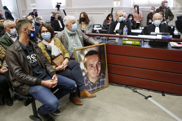 Didier et Cécile Noyer, les parents d'Arthur Noyer et Quentin, le frère de la victime pour le meurtre d'Arthur Noyer devant la cour d'assises de la Savoie, à Chambéry le 3 mai 2021. © Pascal Fayolle / Bestimage