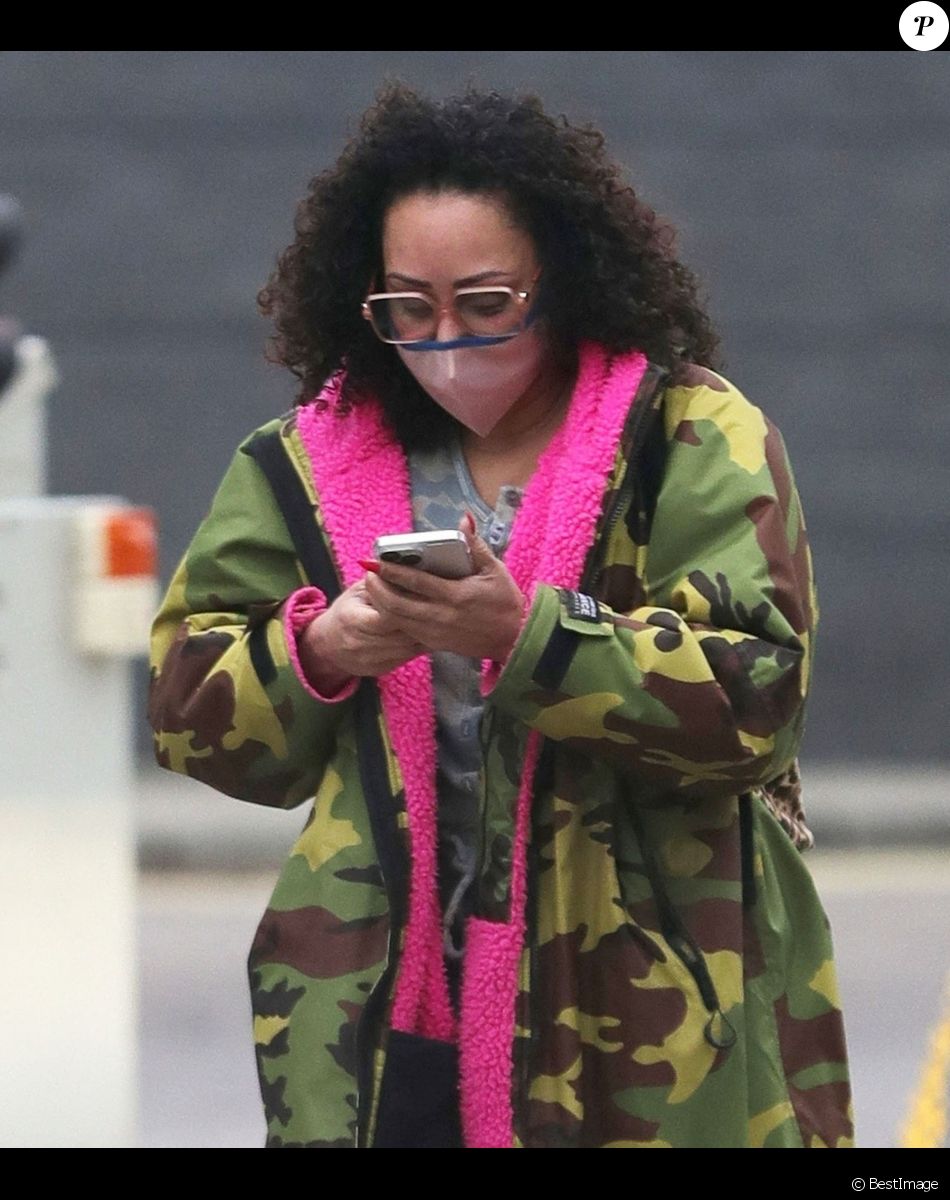 Mel B (Melanie Brown) arrive dans les studios de Channel 4 pour le show "Steph's Packed Lunch" à Leeds, Royaume Uni, le 6 janvier 2022.