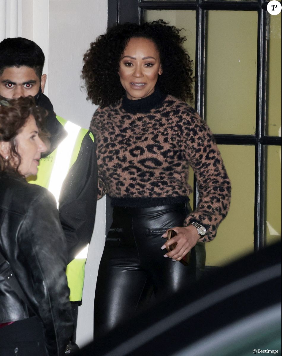 Mel B à la sortie de l'enregistrement de l'émission "An Audience with Adele" au London Palladium à Londres, le 6 novembre 2021.