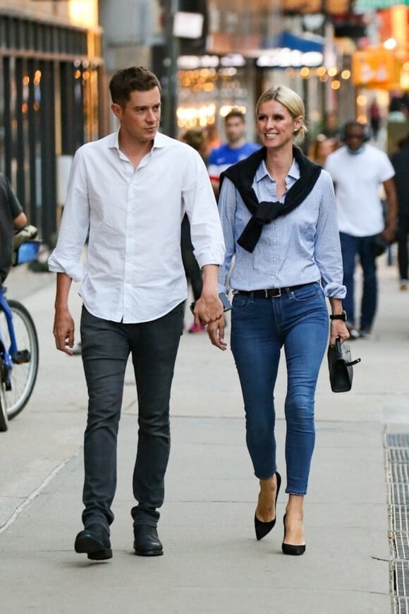 Exclusif - James Rothschild et sa femme Nicky Hilton se promènent dans les rues du quartier de SoHo à New York. Le 16 juin 2021