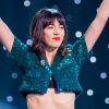 Nolwenn Leroy en crop top scintillant face à Brigitte Macron, gracieuse en couleurs électriques