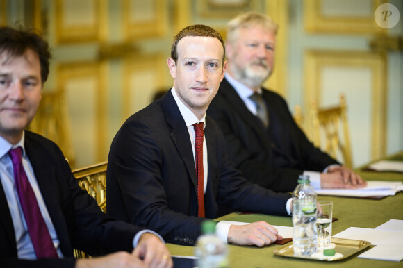 Le président Emmanuel Macron lors d'un entretien avec Mark Zuckerberg, le PDG de Facebook au palais de l'Elysée à Paris le 10 mai 2019. © Eliot Blondet / Pool / Bestimage 