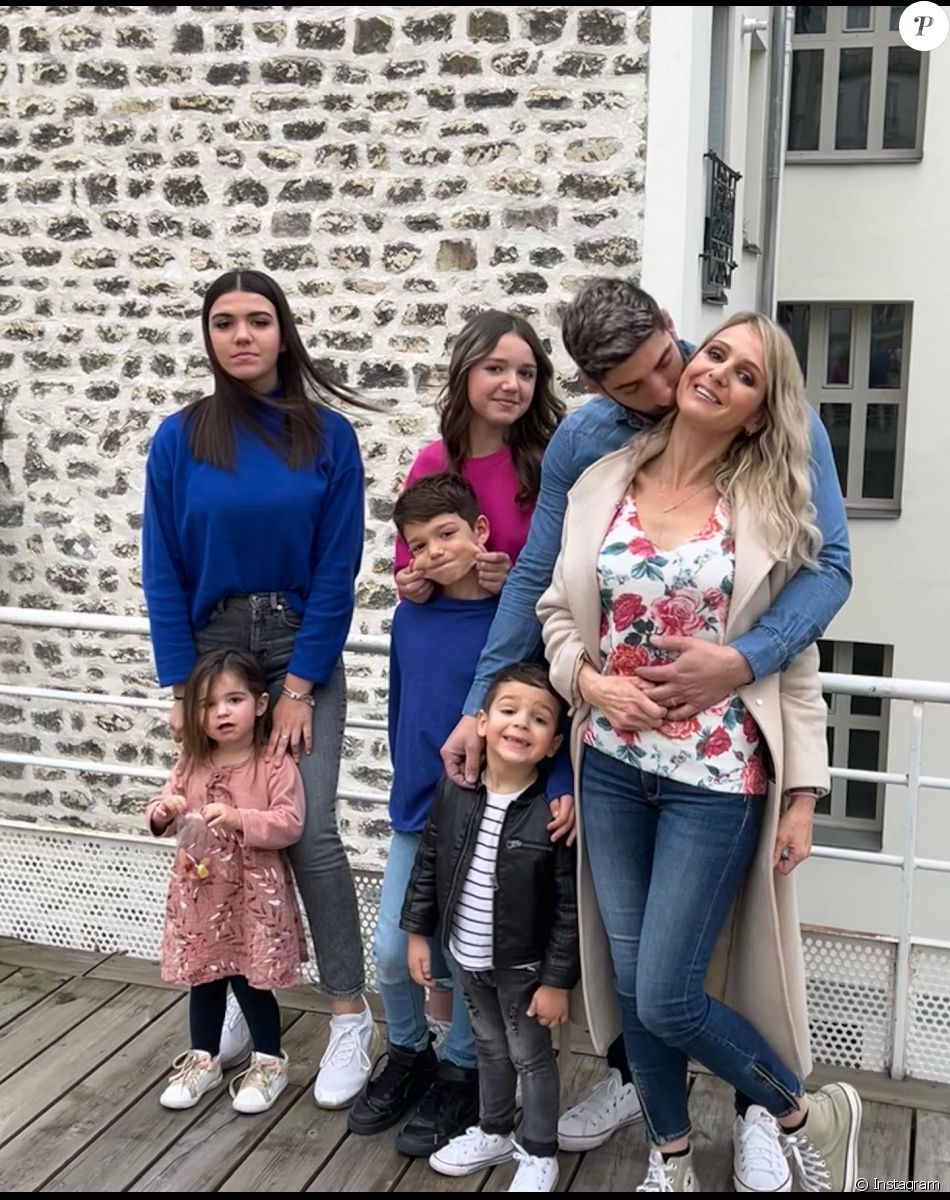 Ambre et Alexandre Dol de "Familles nombreuses" avec leurs enfants