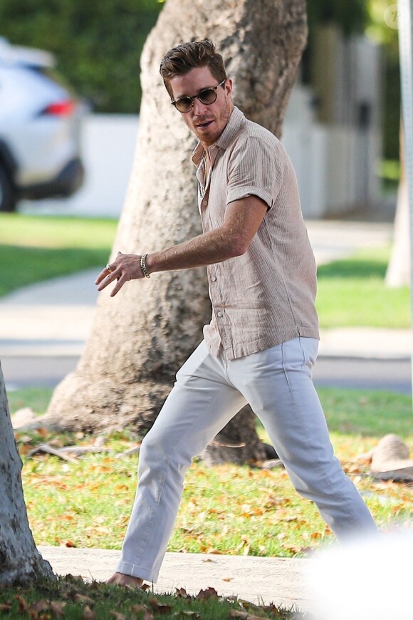 Exclusif - Shaun White dans le quartier de Beverly Hills à Los Angeles.