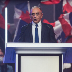 Le candidat à la présidence du parti d'extrême droite français "Reconquête!", Eric Zemmour lors de son rassemblement électoral au Grand Palais à Lille.
