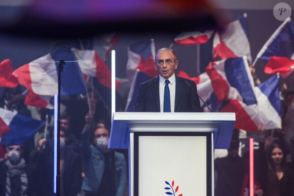 Le candidat à la présidence du parti d'extrême droite français "Reconquête!", Eric Zemmour lors de son rassemblement électoral au Grand Palais à Lille.