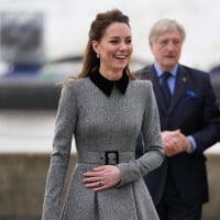 Kate Middleton en tenue du dimanche : jean et gros pull décontracté pour la duchesse... à la télé !
