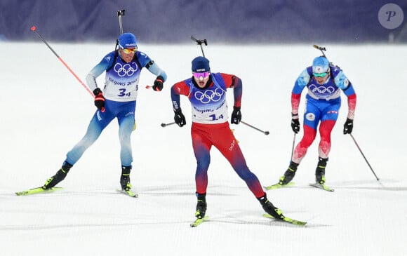 Johannes Thingnes Boe, Quentin Fillon-Maillet et Eduard Latypov - La première médaille française au biathlon lors des Jeux olympiques d'hiver de Pékin à Zhangjiakou, Chine, le 5 février 2022. © Sergei Bobylev/Tass/Bestimage 