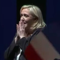 Marine Le Pen a eu 3 enfants en un an : en plein meeting, elle aborde sa vie intime