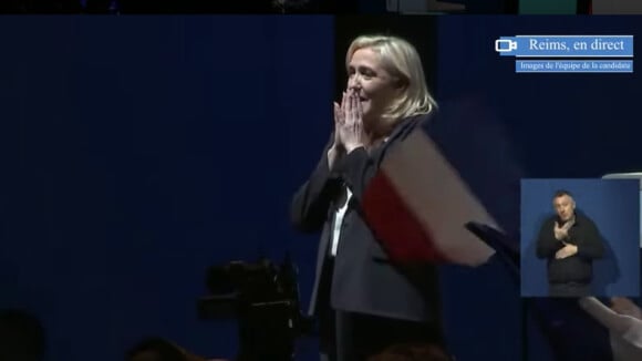 Le meeting de Marine Le Pen à Reims pour la campagne des présidentielles 2022. Elle aborde notamment sa vie privée et les épreuves que sa famille a connues en fin de discours.