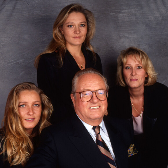 Archives - Jean Marie Le Pen et ses filles Marie-Caroline, Yann, Marine