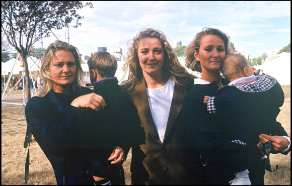 Marie-Caroline, Marine et Yann Le Pen à Paris en 1990