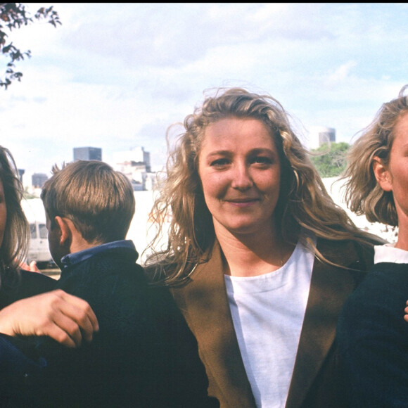 Marie-Caroline, Marine et Yann Le Pen à Paris en 1990