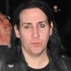 Marilyn Manson sort d'un concert au Zenith de Paris, très naturel... le 21 décembre 2009