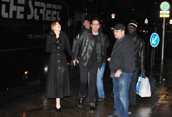 Marilyn Manson sort d'un concert au Zenith de Paris, très naturel... le 21 décembre 2009