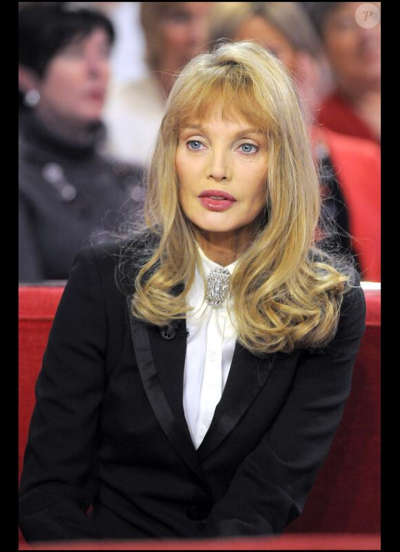 Arielle Dombasle à l'enregistrement de "Vivement dimanche" (6/01/10)