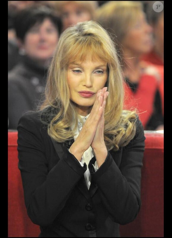 Arielle Dombasle à l'enregistrement de "Vivement dimanche" (6/01/10)