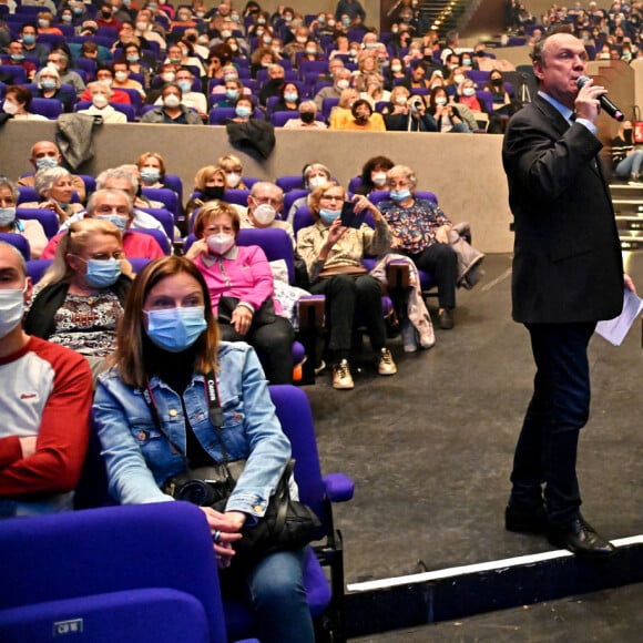 Exclusif - Julien Lepers - 7e édition du grand concours départemental "Danse avec les seniors" dans la salle Apollon du palais Acropolis à Nice. Le 6 février 2022. © Bruno Bebert/Bestimage