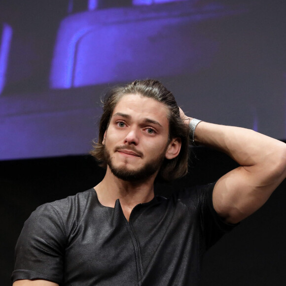 Info - Rayane Bensetti annonce la mort de son père - Rayane Bensetti, Grand Prix pour le film "La Finale" lors de la soirée de clôture et remise de prix du 21ème festival international du film de comédie de l'Alpe d'Huez le 20 janvier 2018. © Dominique Jacovides / Bestimage 