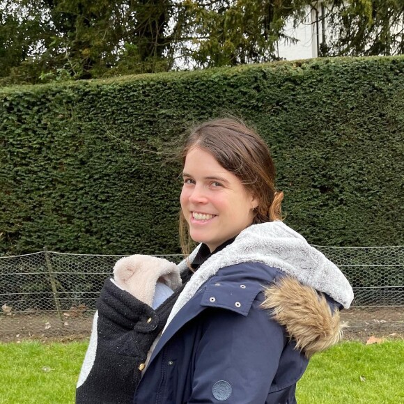 La princesse Eugenie et son fils August. Photo dévoilée sur Instagram en janvier 2022.