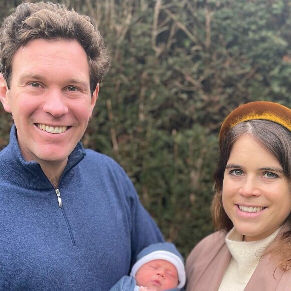 La princesse Eugenie, son mari Jack Brooksbank et leur fils August. Première photo à trois dévoilée sur Instagram en février 2021.