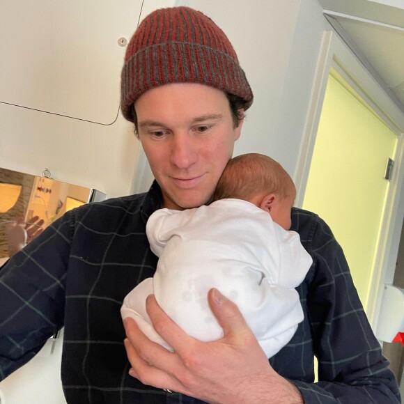 Jack Brooksbank et son fils August, né de son mariage avec la princesse Eugenie. Photo souvenir dévoilée sur Instagram en janvier 2022.
